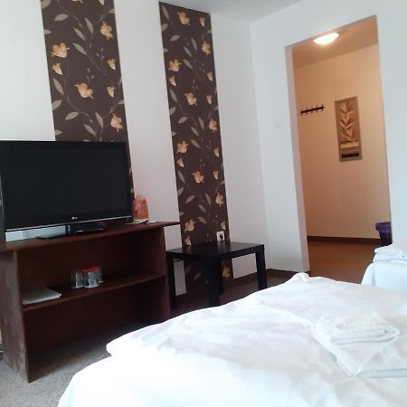 Bed and Breakfast Tavi Panzio Es Etterem Верешедьхаз Экстерьер фото