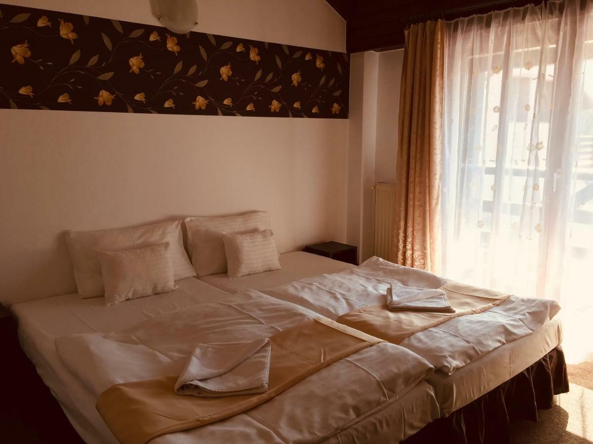 Bed and Breakfast Tavi Panzio Es Etterem Верешедьхаз Экстерьер фото