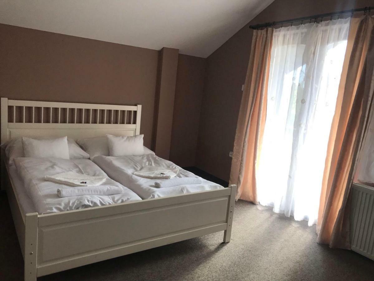 Bed and Breakfast Tavi Panzio Es Etterem Верешедьхаз Экстерьер фото