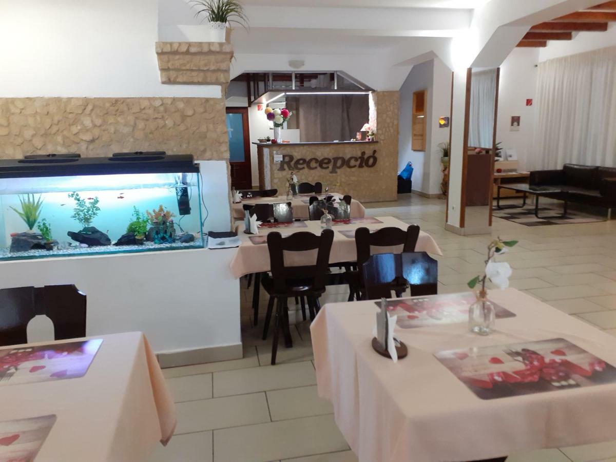 Bed and Breakfast Tavi Panzio Es Etterem Верешедьхаз Экстерьер фото