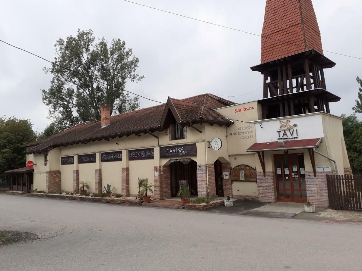Bed and Breakfast Tavi Panzio Es Etterem Верешедьхаз Экстерьер фото