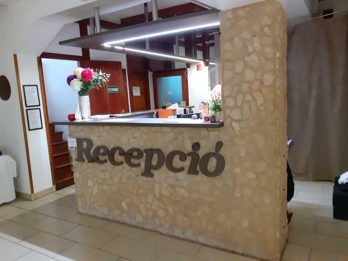 Bed and Breakfast Tavi Panzio Es Etterem Верешедьхаз Экстерьер фото