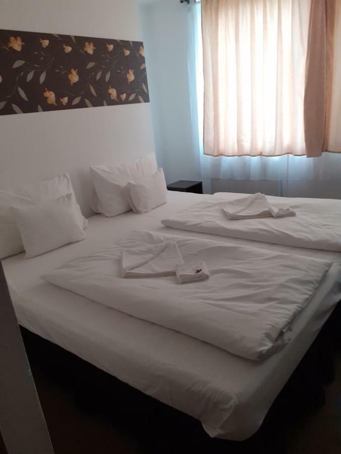 Bed and Breakfast Tavi Panzio Es Etterem Верешедьхаз Экстерьер фото