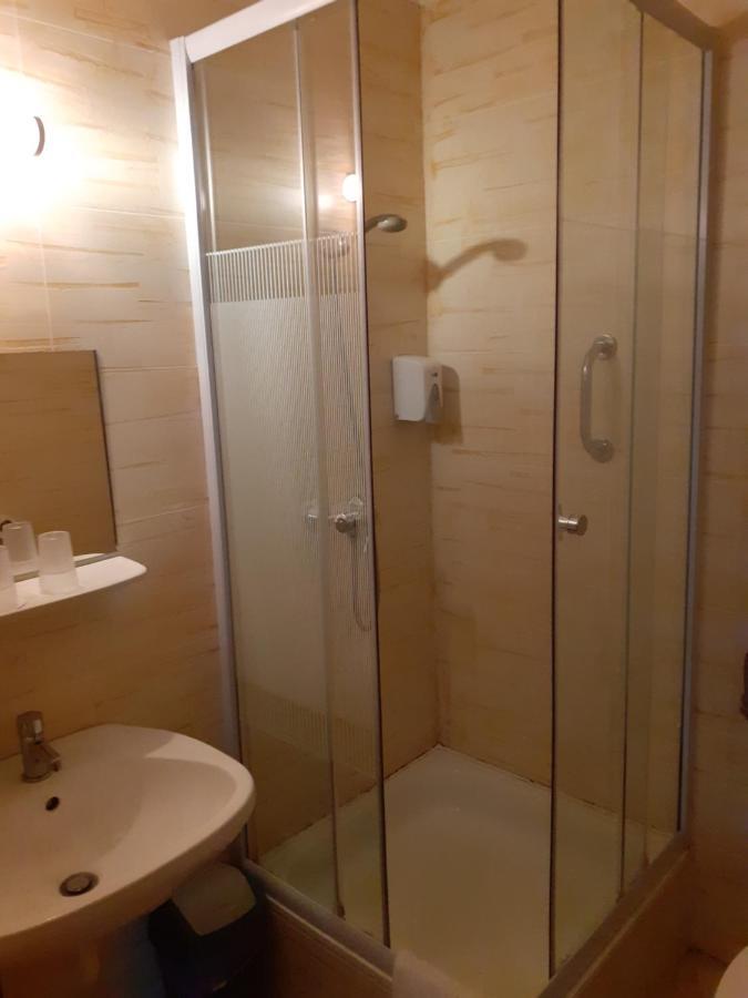 Bed and Breakfast Tavi Panzio Es Etterem Верешедьхаз Экстерьер фото