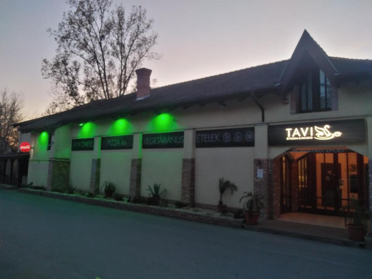 Bed and Breakfast Tavi Panzio Es Etterem Верешедьхаз Экстерьер фото