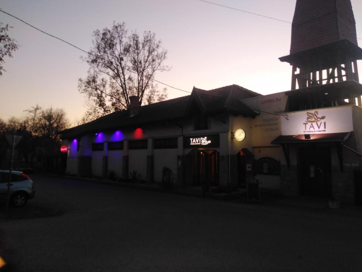 Bed and Breakfast Tavi Panzio Es Etterem Верешедьхаз Экстерьер фото