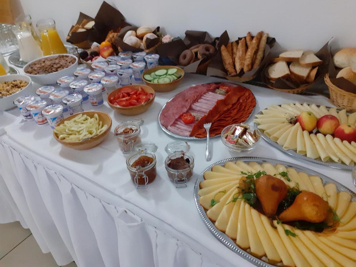 Bed and Breakfast Tavi Panzio Es Etterem Верешедьхаз Экстерьер фото