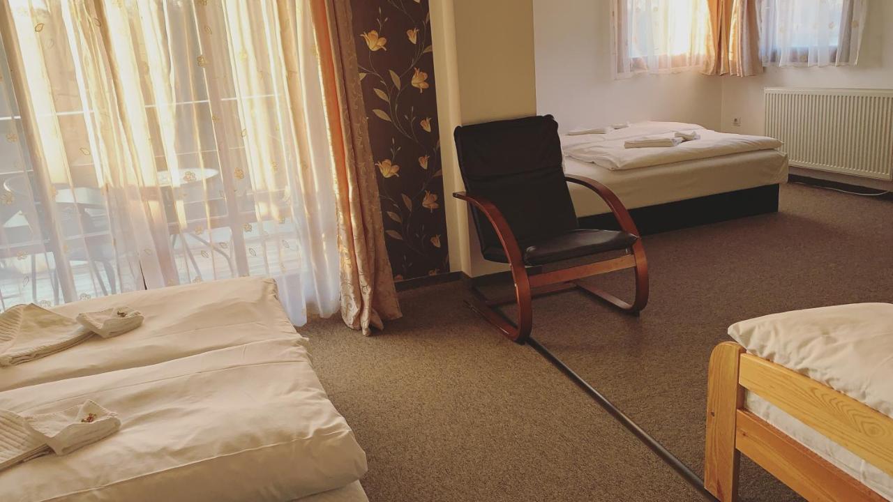 Bed and Breakfast Tavi Panzio Es Etterem Верешедьхаз Экстерьер фото